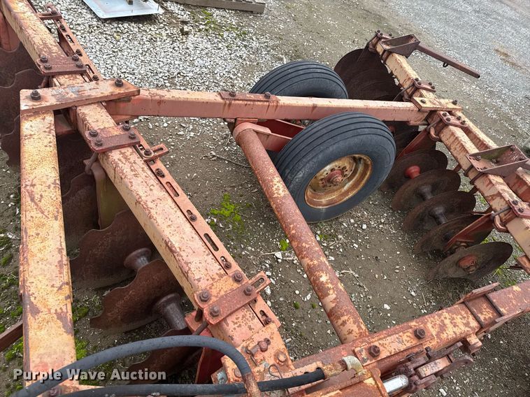 image for item DO0191 Massey Ferguson 620 tandem disk