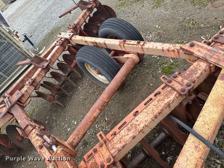 image for item DO0191 Massey Ferguson 620 tandem disk