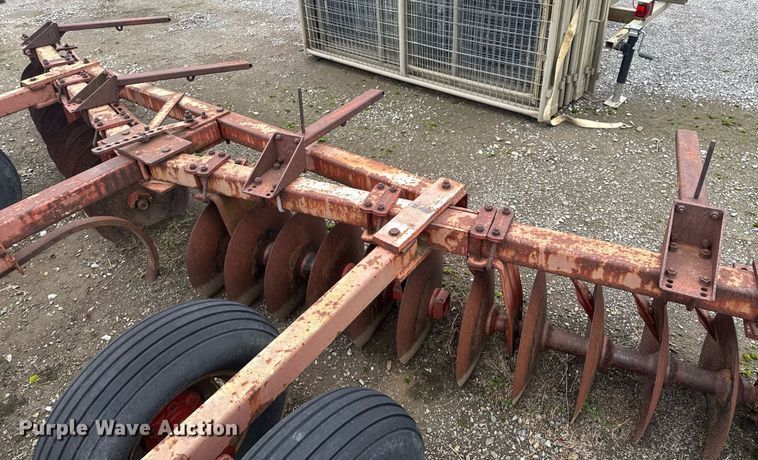 image for item DO0191 Massey Ferguson 620 tandem disk