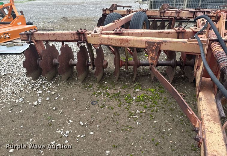 image for item DO0191 Massey Ferguson 620 tandem disk