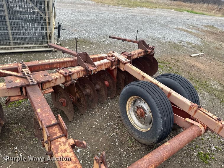image for item DO0191 Massey Ferguson 620 tandem disk