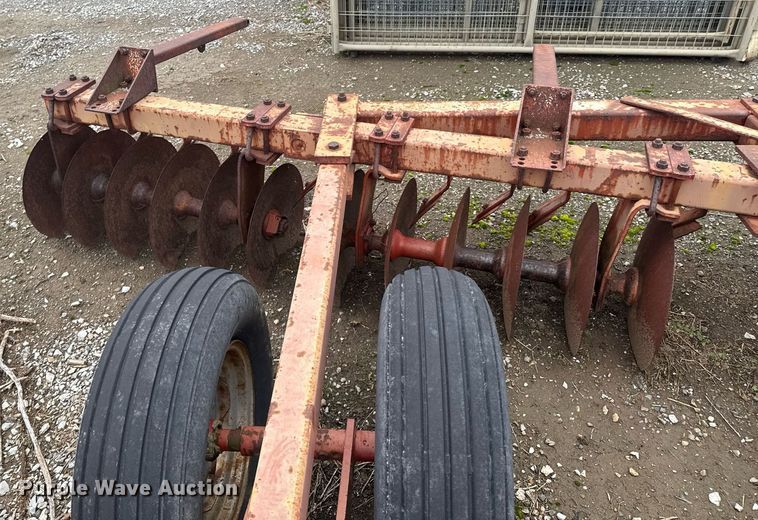image for item DO0191 Massey Ferguson 620 tandem disk