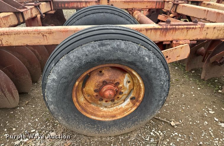 image for item DO0191 Massey Ferguson 620 tandem disk