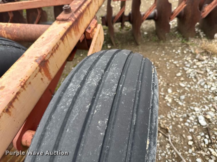 image for item DO0191 Massey Ferguson 620 tandem disk