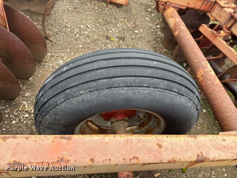 image for item DO0191 Massey Ferguson 620 tandem disk