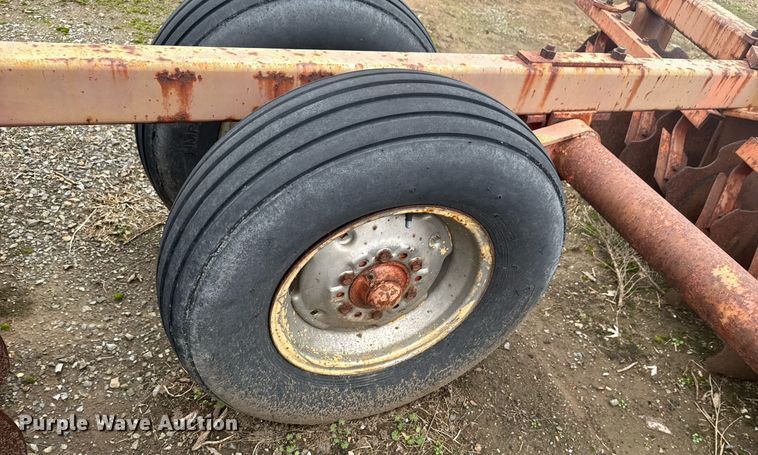 image for item DO0191 Massey Ferguson 620 tandem disk