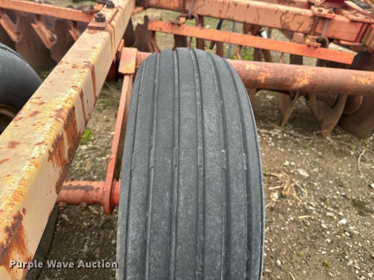 image for item DO0191 Massey Ferguson 620 tandem disk