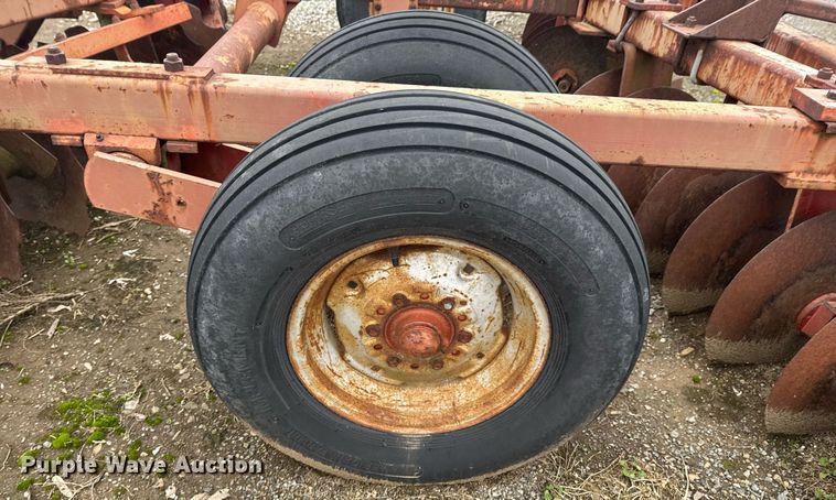 image for item DO0191 Massey Ferguson 620 tandem disk