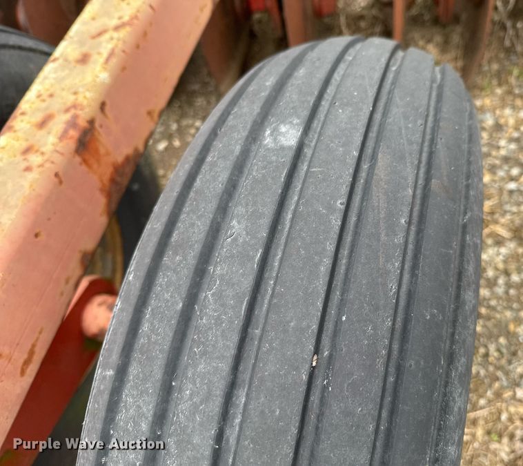 image for item DO0191 Massey Ferguson 620 tandem disk