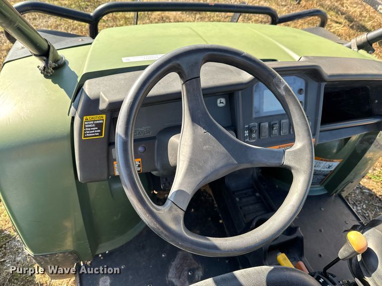image for item DO0222 2011 John Deere Gator 825i utility vehicle