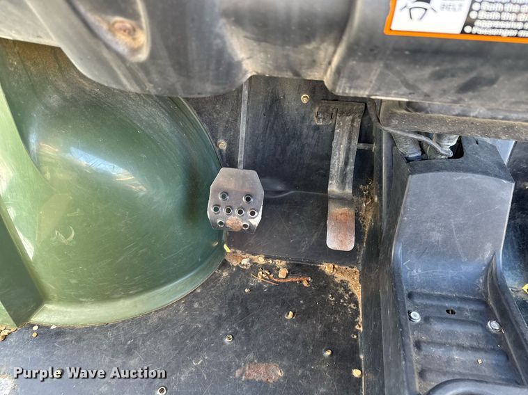 image for item DO0222 2011 John Deere Gator 825i utility vehicle