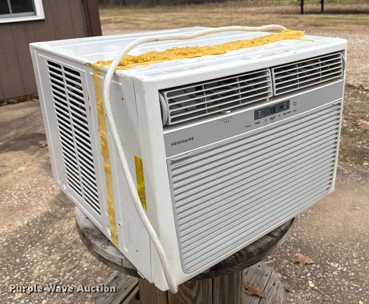 image for item EG7942 Frigidaire FFRH18L2R22 AC/heating unit