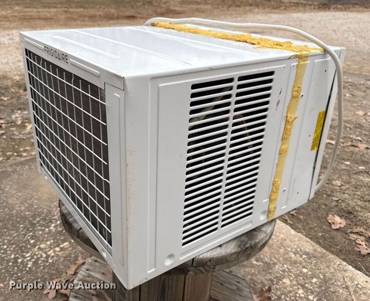 image for item EG7942 Frigidaire FFRH18L2R22 AC/heating unit