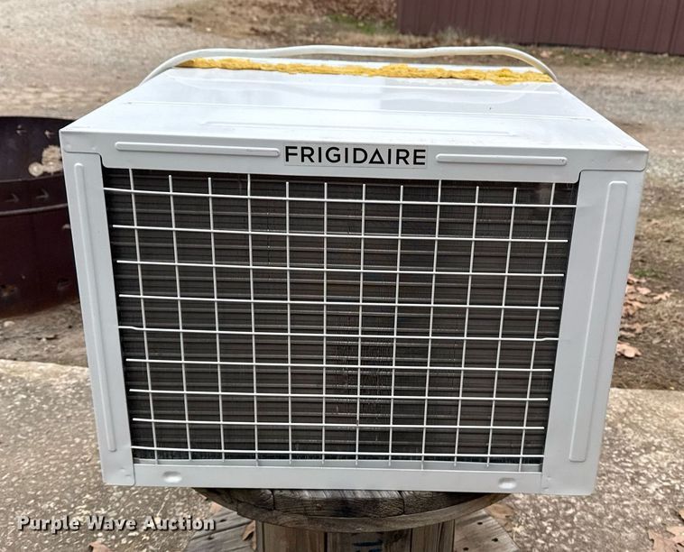 image for item EG7942 Frigidaire FFRH18L2R22 AC/heating unit