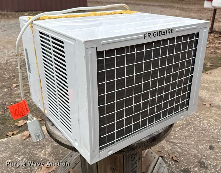 image for item EG7942 Frigidaire FFRH18L2R22 AC/heating unit