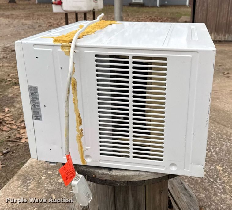 image for item EG7942 Frigidaire FFRH18L2R22 AC/heating unit