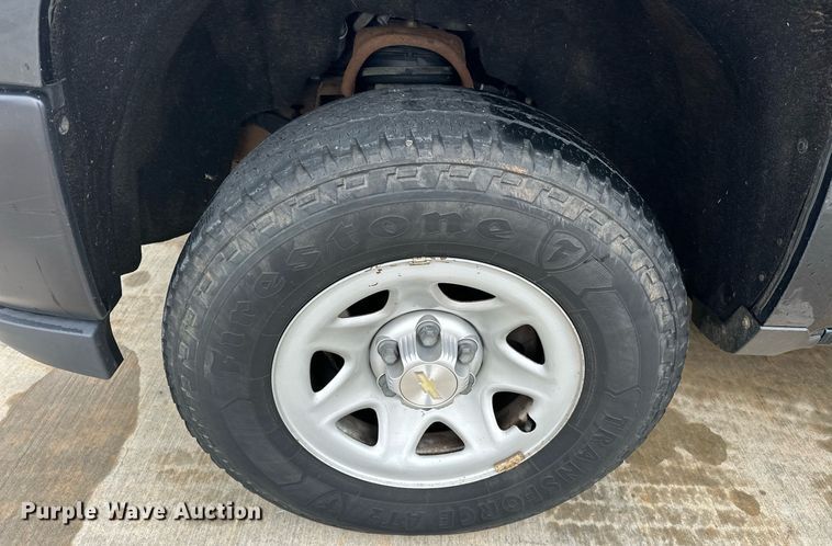 image for item ER4687 2017 Chevrolet Silverado 1500 Double Cab pickup truck