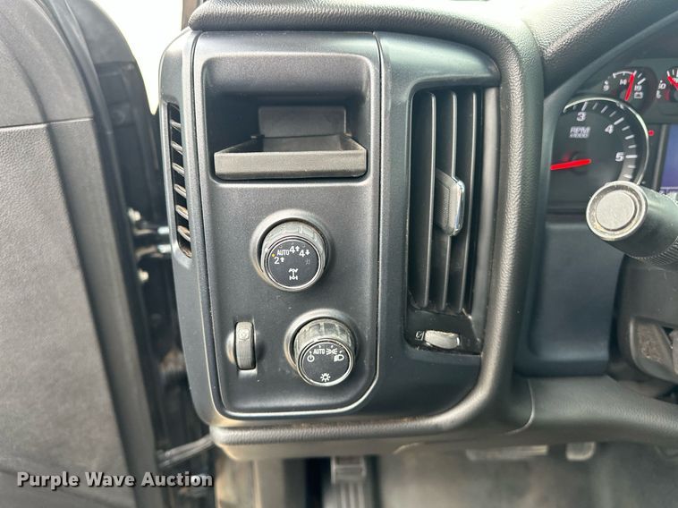 image for item ER4689 2018 Chevrolet Silverado 1500 Double Cab pickup truck