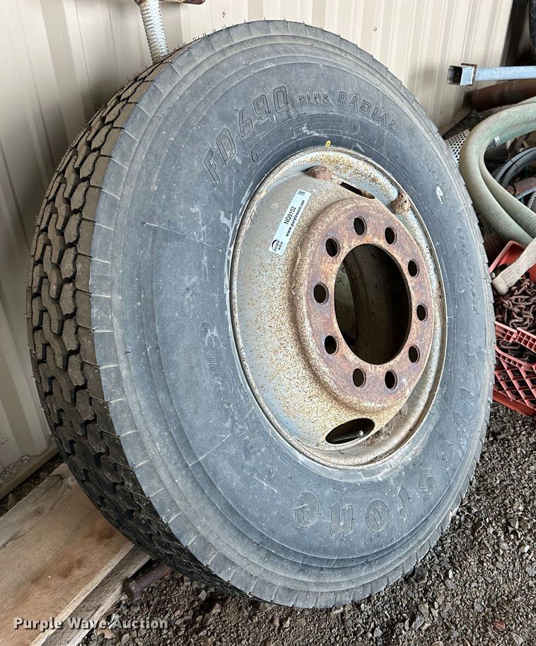 image for item NQ9152 (4) wheels and tires