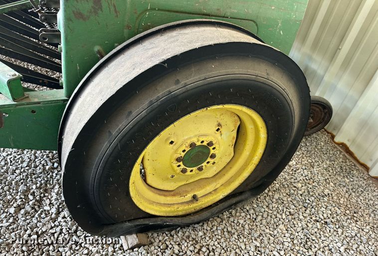 image for item NQ9160 John Deere 8300 grain drill