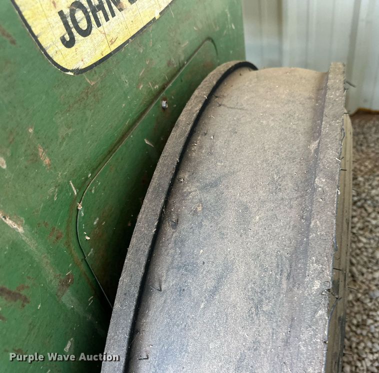 image for item NQ9160 John Deere 8300 grain drill