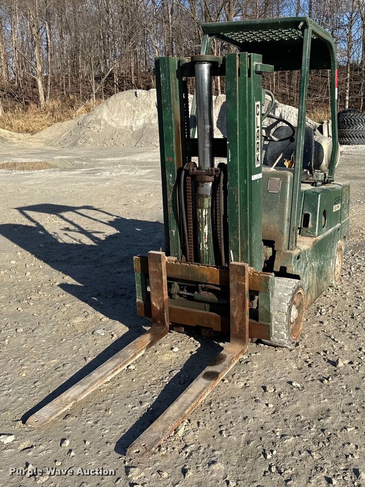 image for item DH9227 Clark C500 forklift