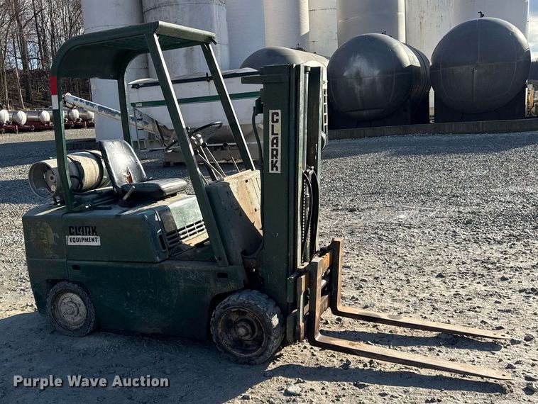 image for item DH9227 Clark C500 forklift