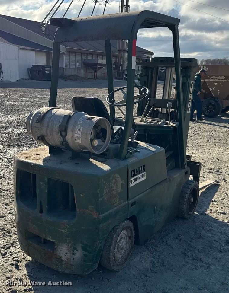 image for item DH9227 Clark C500 forklift