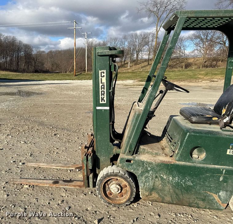 image for item DH9227 Clark C500 forklift