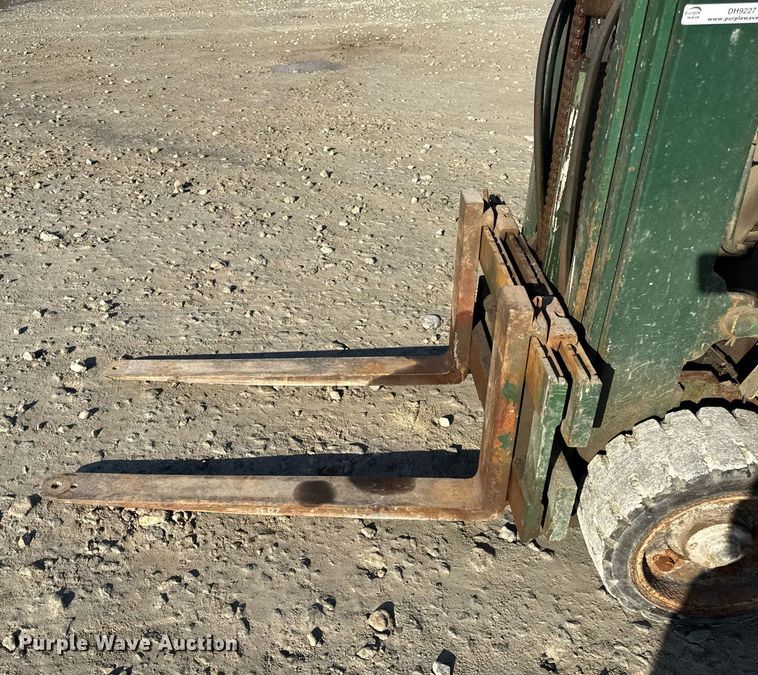 image for item DH9227 Clark C500 forklift