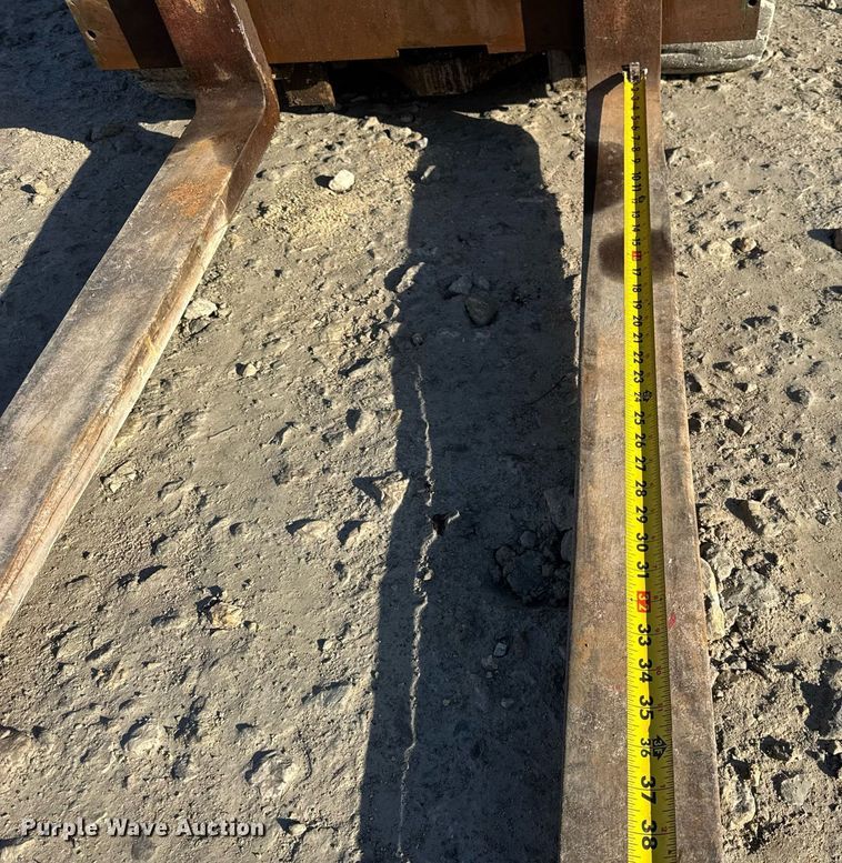 image for item DH9227 Clark C500 forklift