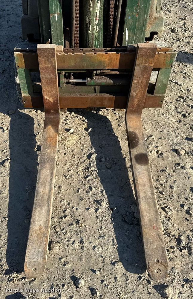 image for item DH9227 Clark C500 forklift