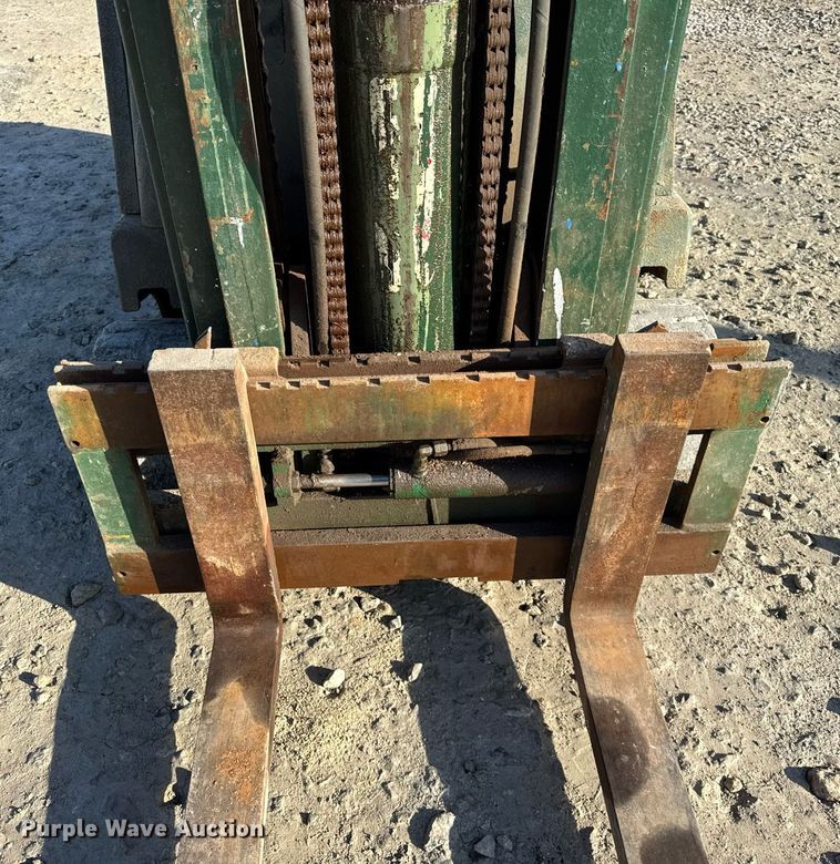 image for item DH9227 Clark C500 forklift