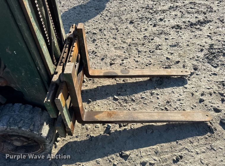 image for item DH9227 Clark C500 forklift