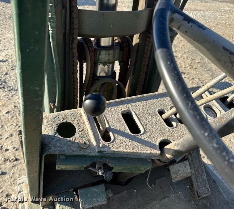 image for item DH9227 Clark C500 forklift