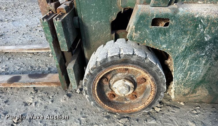 image for item DH9227 Clark C500 forklift