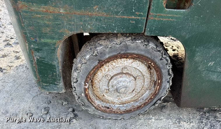 image for item DH9227 Clark C500 forklift