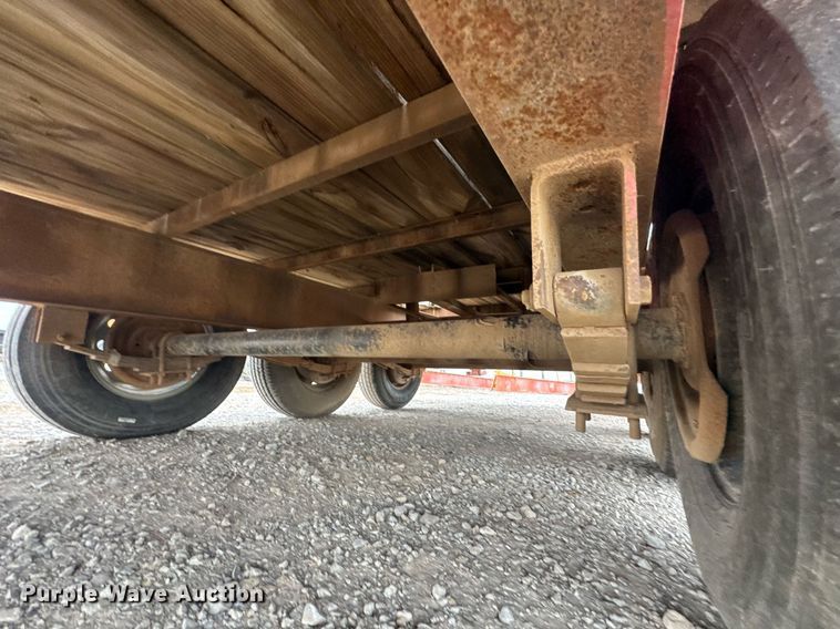 image for item DO0144 1989 Starlight flatbed trailer