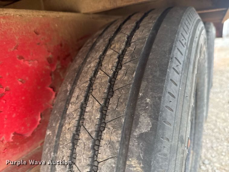 image for item DO0144 1989 Starlight flatbed trailer