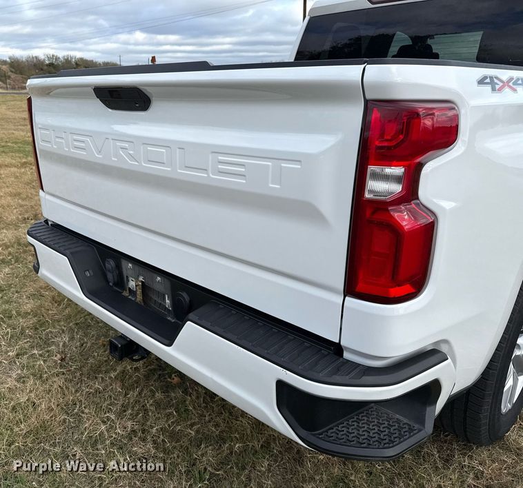 image for item DO2582 2020 Chevrolet Silverado 1500 Crew Cab pickup truck