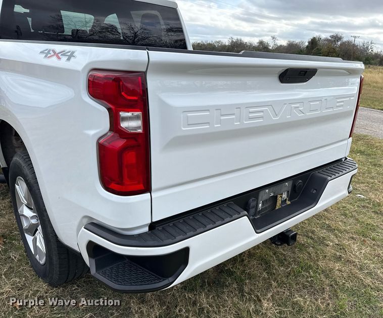 image for item DO2582 2020 Chevrolet Silverado 1500 Crew Cab pickup truck