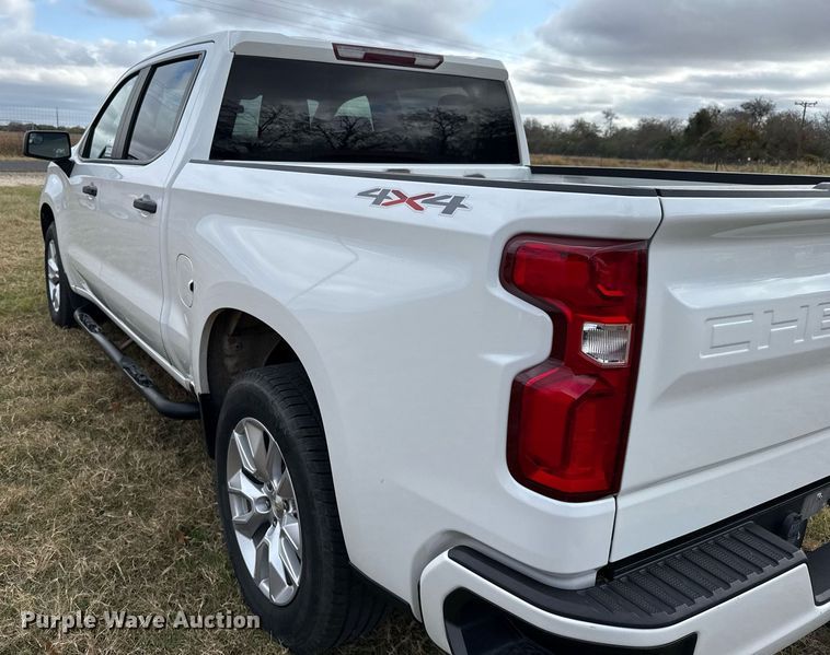 image for item DO2582 2020 Chevrolet Silverado 1500 Crew Cab pickup truck