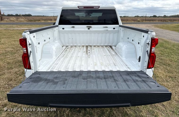 image for item DO2582 2020 Chevrolet Silverado 1500 Crew Cab pickup truck