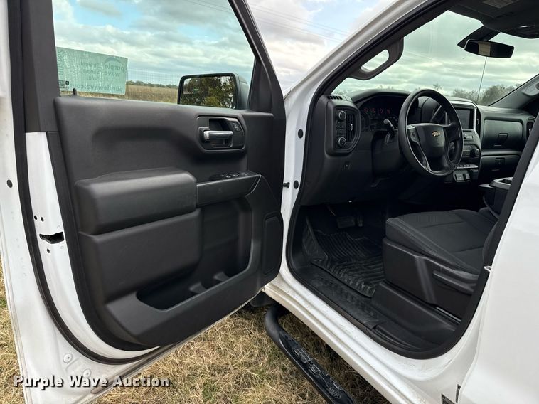 image for item DO2582 2020 Chevrolet Silverado 1500 Crew Cab pickup truck