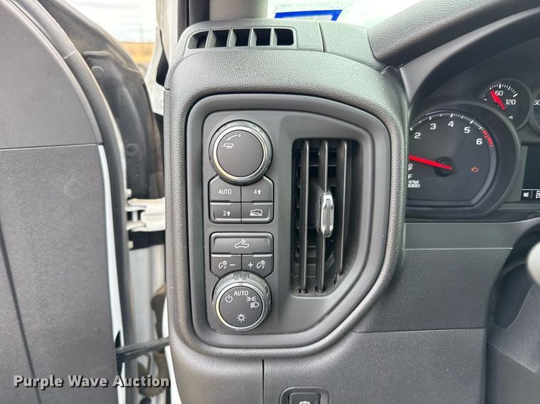 image for item DO2582 2020 Chevrolet Silverado 1500 Crew Cab pickup truck