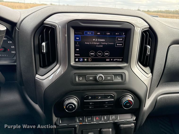 image for item DO2582 2020 Chevrolet Silverado 1500 Crew Cab pickup truck