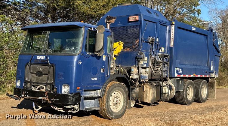 image for item DO2584 2013 AutoCar Xpeditor refuse truck