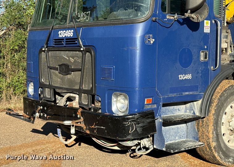 image for item DO2584 2013 AutoCar Xpeditor refuse truck