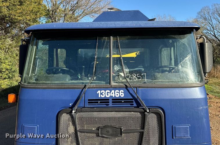 image for item DO2584 2013 AutoCar Xpeditor refuse truck