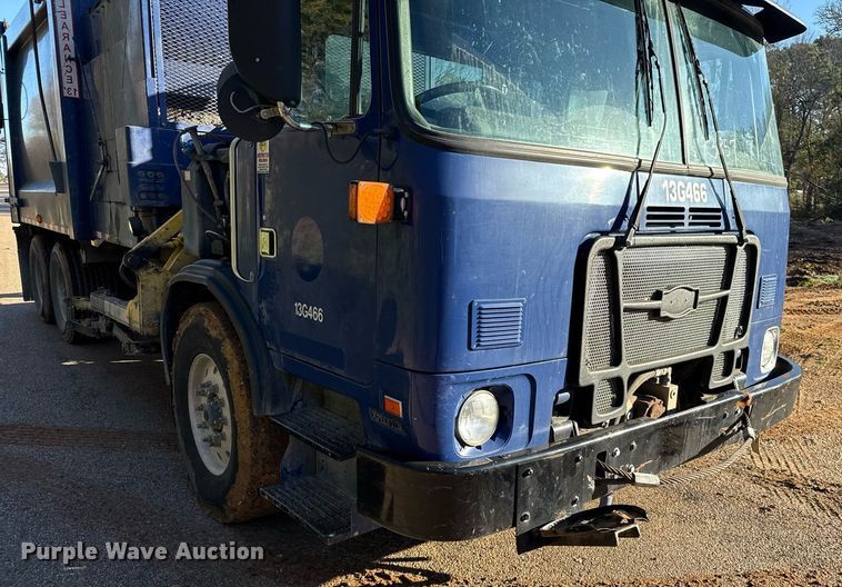 image for item DO2584 2013 AutoCar Xpeditor refuse truck